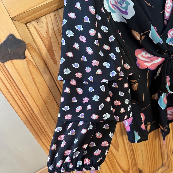 Relativity Top Black Floral Front Wrap 3/4 Sleeve Women's Size Medium - Picture 6 of 8
